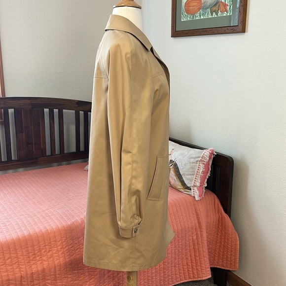 Vintage London Fog Tan Short Trench Coat size 6 - Picture 4 of 16